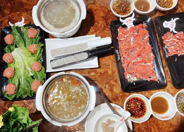 铜锅|春节里的中国｜“火锅控”最爱老北京铜锅涮肉