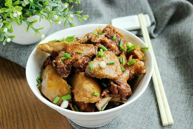 教你鸭肉的过瘾吃法，简单易做又营养美味，一开锅盖就想流口水