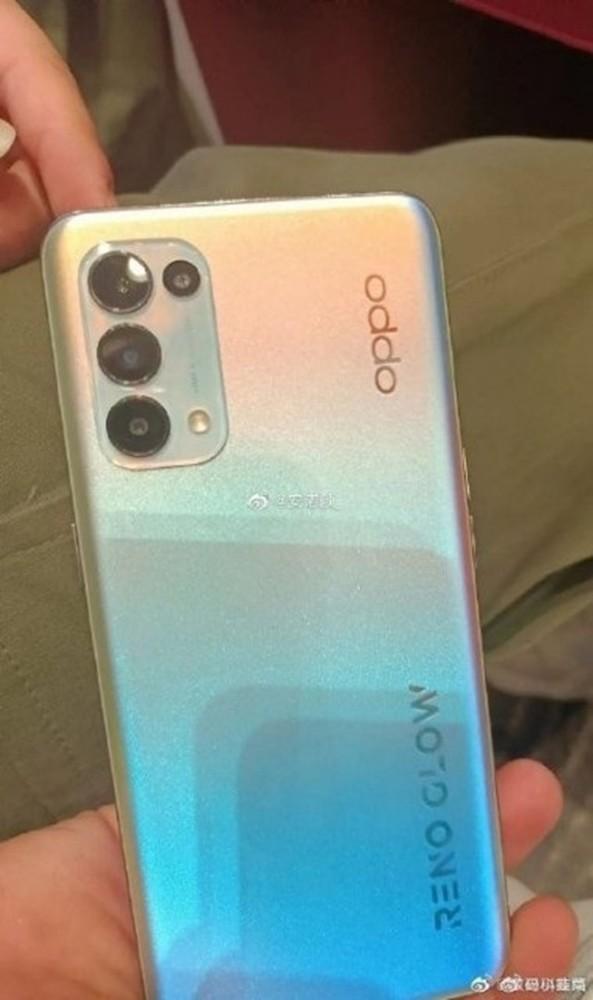 OPPO Reno 5真机曝光 蓝粉渐变搭配晶钻工艺颜值很高