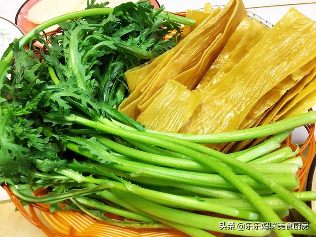 天冷花80块钱在家吃火锅，单人单锅，经济实惠，味道也不差