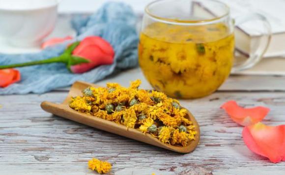 菊花茶|菊花清热降火美容养颜，但4类人不宜喝