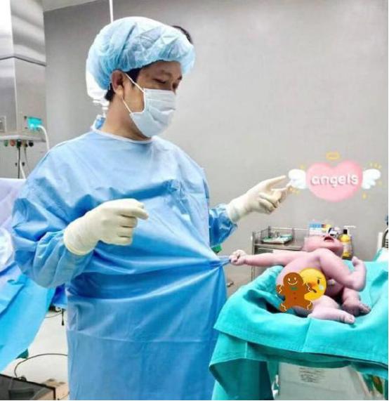 心理观察家■“渣男宝宝”火了,一出生就懂得“撩”护士,网友:好苗子