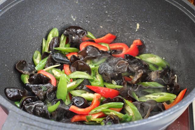 每次一遇到这菜就要两碗米饭打底，简单十分钟上桌，营养好吃