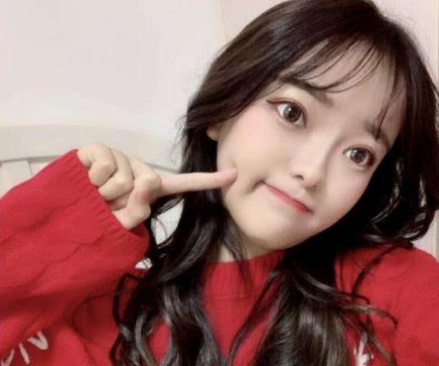 千万网红直播美颜太夸张，手机变成五边形，被无数网友吐槽