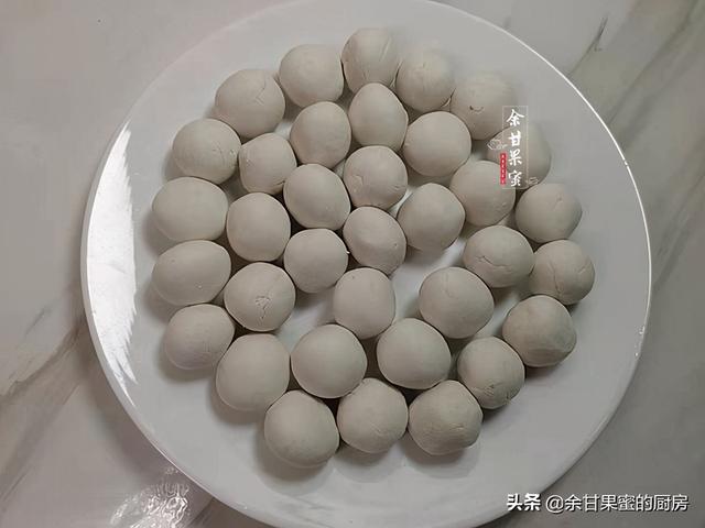 鸡汤芋圆，芋圆无馅无糖，软糯Q弹，一碗下肚暖胃暖身
