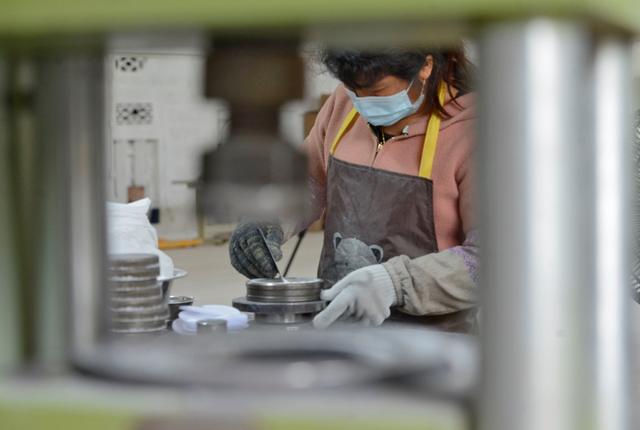 中国日报|福建泉港：订单加工忙