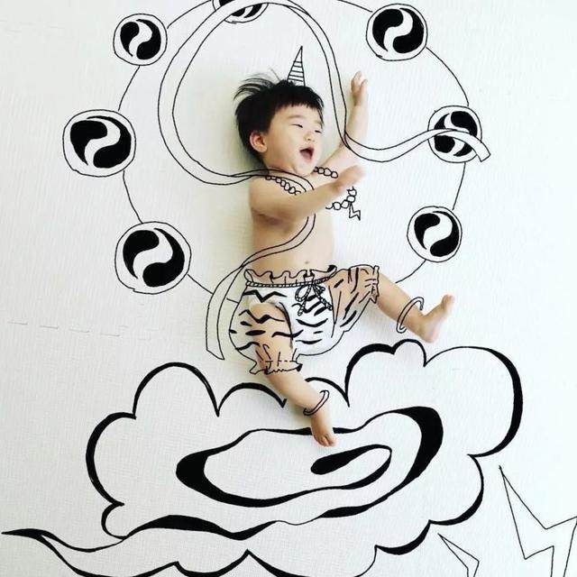 「超级宝妈」“神一般”的爸爸把儿子画进了宫崎骏的作品里，11万网友被暖心了