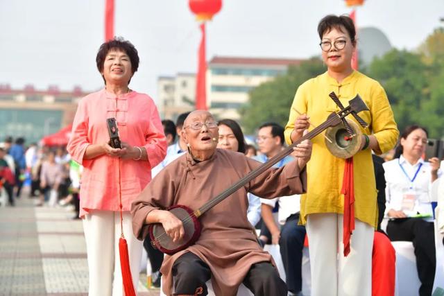 三弦书国家级非遗传人雷恩久,陕州锣鼓书国家级非遗传人秦仙绸悉数