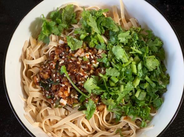 豆腐皮这样做，大人小孩都爱吃，简单好做，麻辣鲜香吃不够