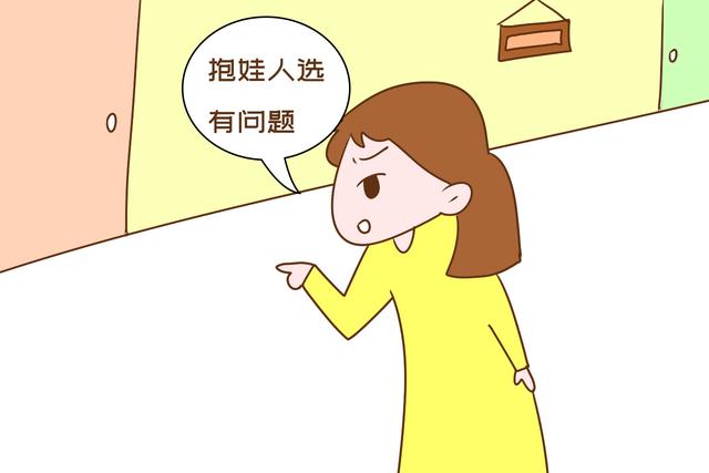 [你的育儿经]新手爸爸抱娃姿势太“独特”，围观路人不肯走，网友看了想报警