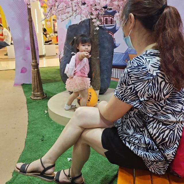 你的育儿经|67岁产女自然受孕曾遭质疑 高龄顺产 一剖二顺 新生儿健康的例子