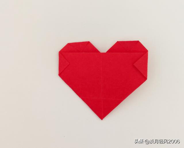 『超级宝妈』幼儿小手工，一张纸折出一个爱心的方法，简单易学