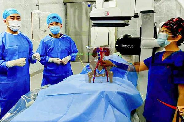 陈韵岱教授团队完成Mixed Reality +5G全息投影技术指导下远程静脉滤器植入术