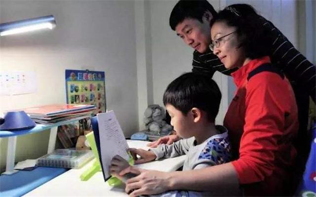 『你的育儿经』孩子主动学习才会爱上学习，家长巧用“鸟笼效应”，比逼迫强得多