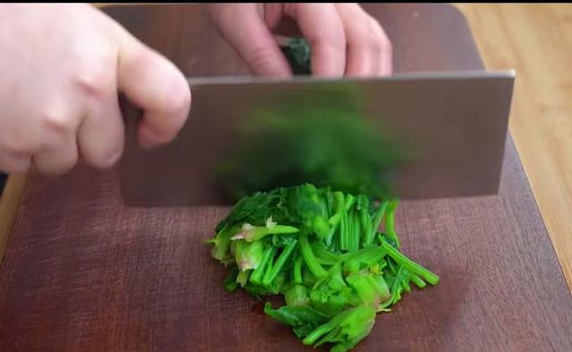 孩子不爱吃蔬菜，幺妹这样做，酥脆柔软又多层，挑食的孩子也爱吃