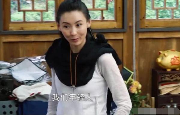 正儿八经小青年|女性高龄产子，产后“衰老”能有多快？有钱有颜的女星也不能免俗