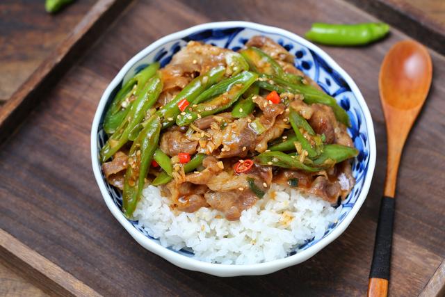 别再点外卖了，在家做美味盖浇饭，浓郁入味好吃到尖叫，实在上头