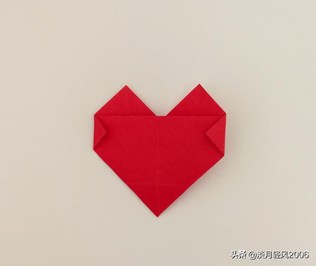 『超级宝妈』幼儿小手工，一张纸折出一个爱心的方法，简单易学