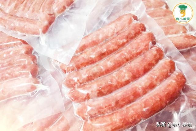 分享脆皮烤肠配方，谨记“一拌二灌三焯”，皮脆肉爽，一口爆汁