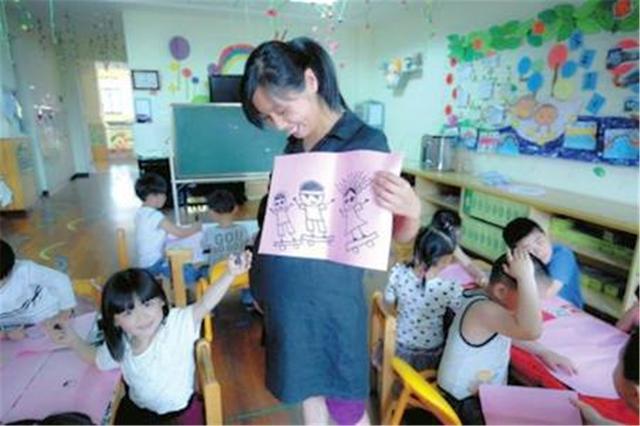 超级宝妈|家长投诉举报班主任，怀二胎请产假耽误孩子学习：成绩下降谁负责