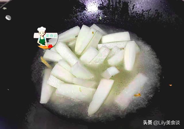 冬天，最馋萝卜此做法，鲜甜又营养，家人爱吃，应季而食温暖过冬