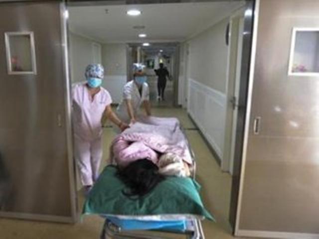 你的育儿经▲丈夫向医生大吼：孩子都出来了，你还在干什么？得知原因愧疚道歉