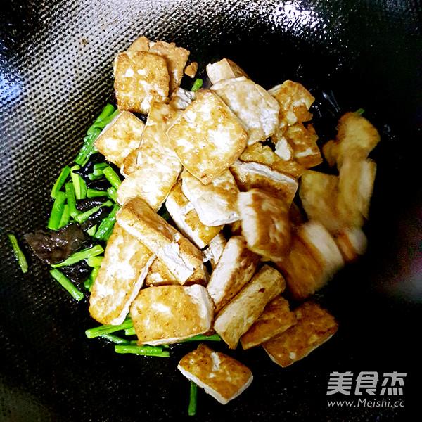 「你的育儿经」春天，不吃肉也要多吃它，3元一斤，补钙促消化，平底锅一煎特香