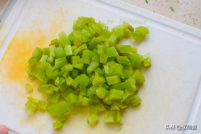 「超级宝妈」孩子最爱的早餐，有菜有肉还有奶，能量充足身体棒，我很乐意做