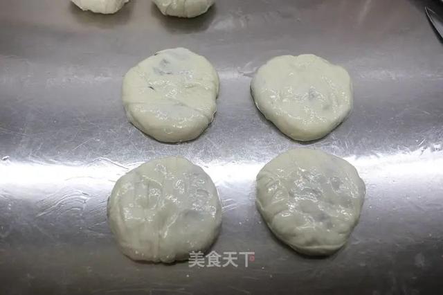 牛肉酥饼：外皮酥脆，肉馅香嫩有滋味