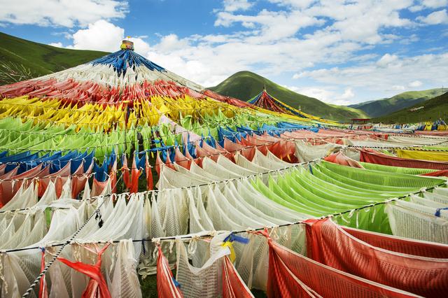 【世界那么大】为何越来越多的人喜欢西藏？离天最近的地方，风景太美神秘莫测