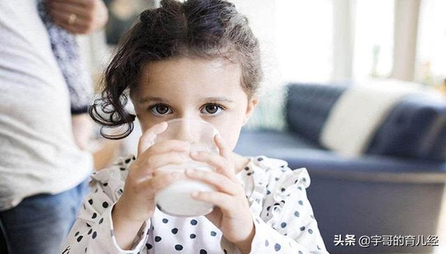 超级宝妈■“我儿子不用喝水？”母婴顾问阻止给百天男宝喂水，宝妈彻底蒙了