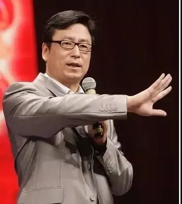 [暖先生格调]初三生父亲晒出女儿中考图，看哭万人： 孩子，读书虽苦，却是最容易的那条！