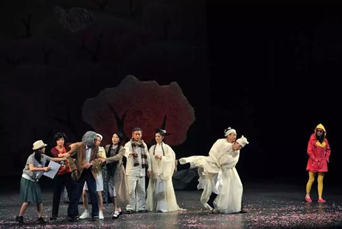 《暗恋桃花源》：审视人生追寻的意义光明网