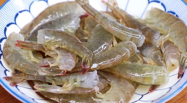 1颗白菜，1斤大虾，往锅里一扔，营养又解馋，上桌连汤汁都不剩