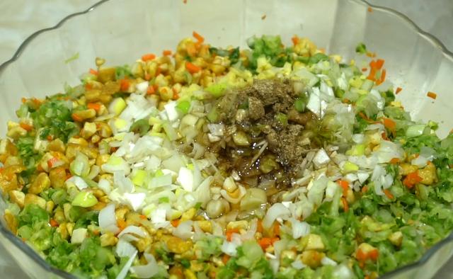 冬天就爱做这锅烙饼，不用发面也软和，薄皮大馅，一次至少吃5张