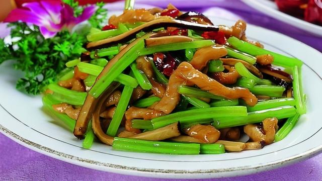 炒瘦肉有人放蛋清，有人放淀粉？大厨：都不对，难怪瘦肉又老又柴