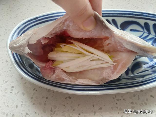 天冷了孩子迷上吃鱼，不腌渍不红烧，上锅蒸一蒸，美味健康不上火