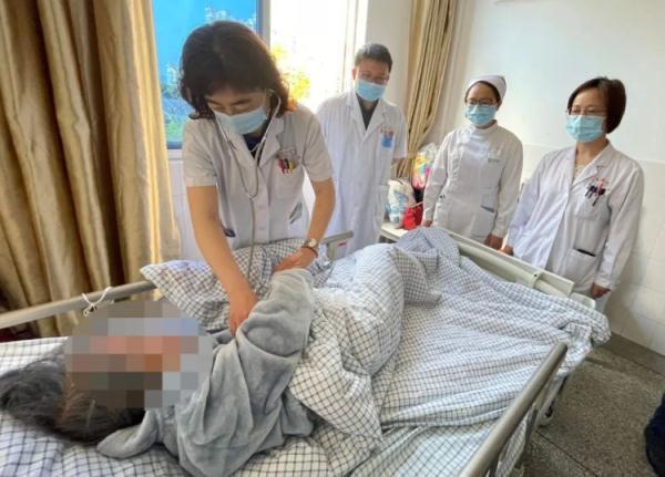 子宫|厦门八旬老太整日蹲厕所，20年来不敢出门！竟是因为……