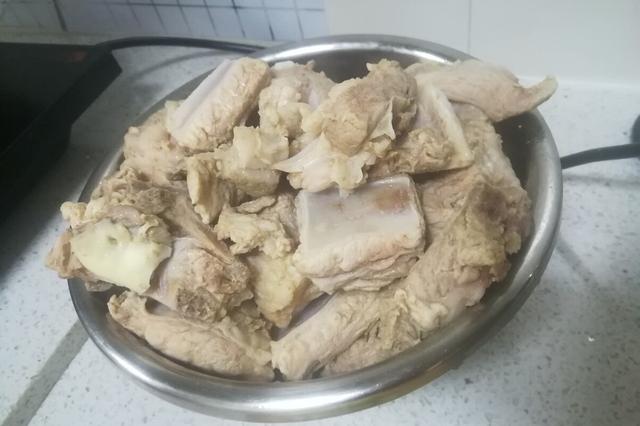 炖肉炖排骨时，调料可不能乱放，牢记3不放技巧，肉质鲜嫩还不腥