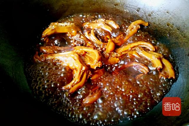鸭掌这样做太香了，口感嫩滑香醇，一次一盘也不够吃
