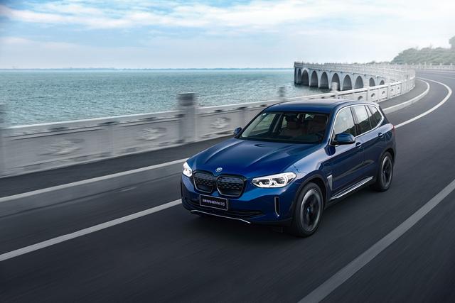 车保姆｜驭电前行！感受纯电动BMW iX3的“赛车范”