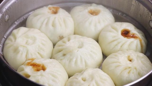蒸包子，记住不要直接上锅蒸，好吃有诀窍，松软不塌陷，家人爱吃