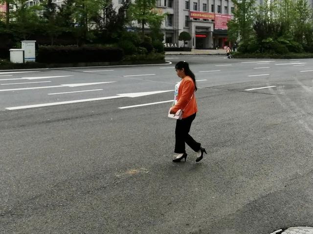 亲亲一家人|【曝光台】家长，您好！请不要把您的不文明行为传染给孩子