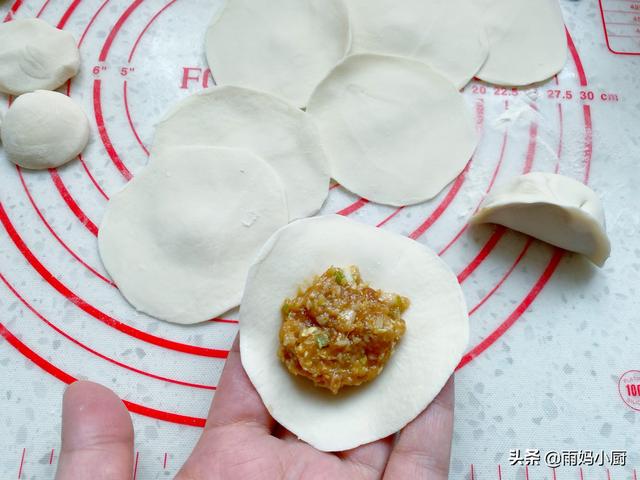 白菜包饺子要不要焯水？传统老做法告诉你这样做，鲜嫩多汁营养高
