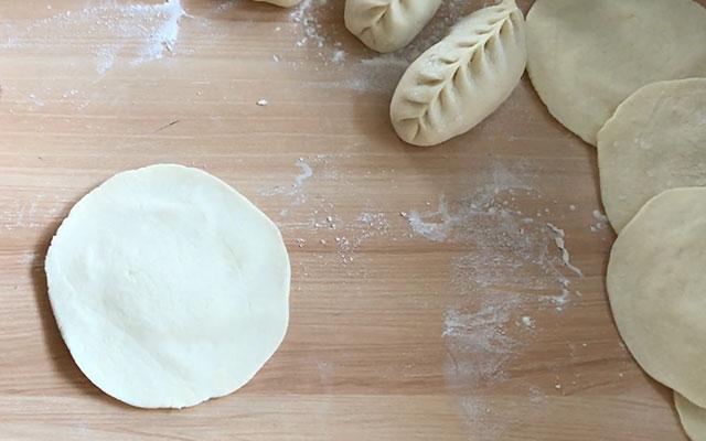 冬季，吃萝卜正当时，教你花样包萝卜丝包子，皮薄馅大，解馋管饱