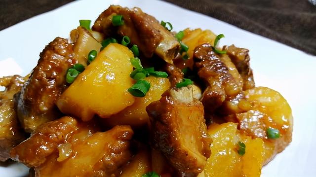 冬日简单好做的烧菜，好吃又下饭，连菜汤都忍不住来泡饭