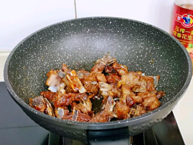 家常版的糖醋排骨，简单易做，鲜香入味，好吃得不得了