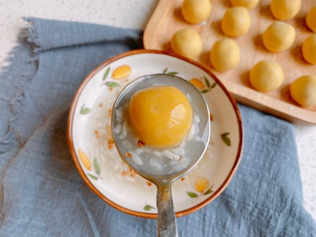 冬季要多吃南瓜，试试做成南瓜小圆子，3种口味，糯叽叽甜蜜蜜