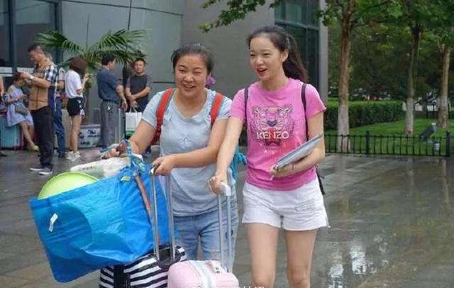 【你的育儿经】一生之中，孩子要与妈妈经历7次“分离”，一次比一次难舍