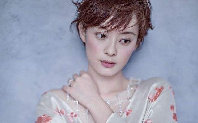 资讯早知道|邓超被孙俪“套路”，发文向网友求助，粉丝：横竖都要挨打放弃吧